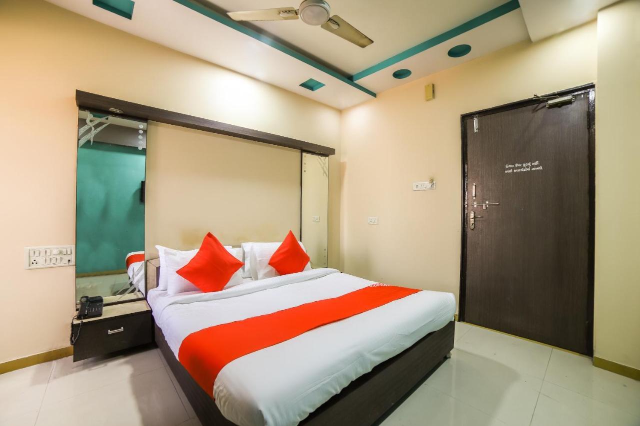 Oyo 69877 Hotel Sarthi Residency Αχμπανταμπάντ Εξωτερικό φωτογραφία