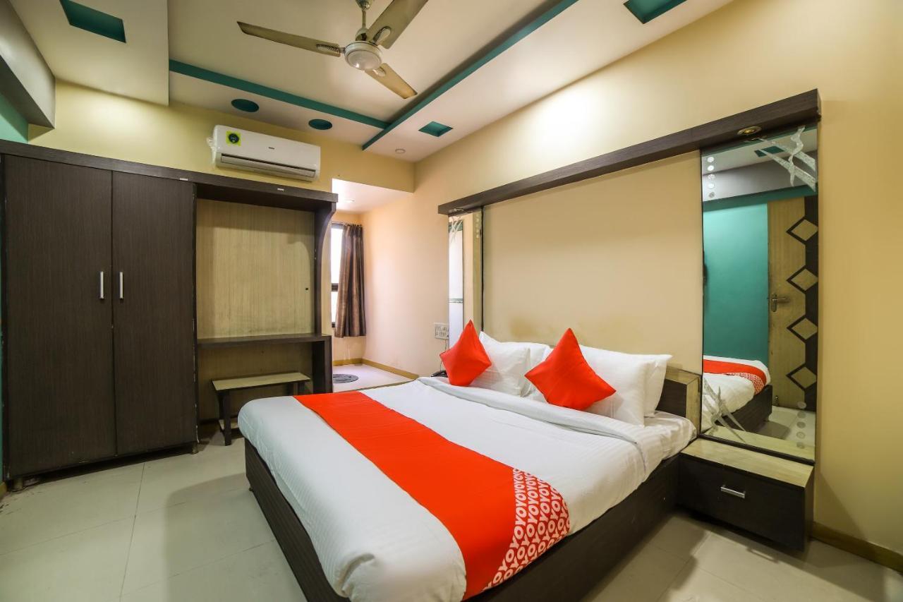 Oyo 69877 Hotel Sarthi Residency Αχμπανταμπάντ Εξωτερικό φωτογραφία