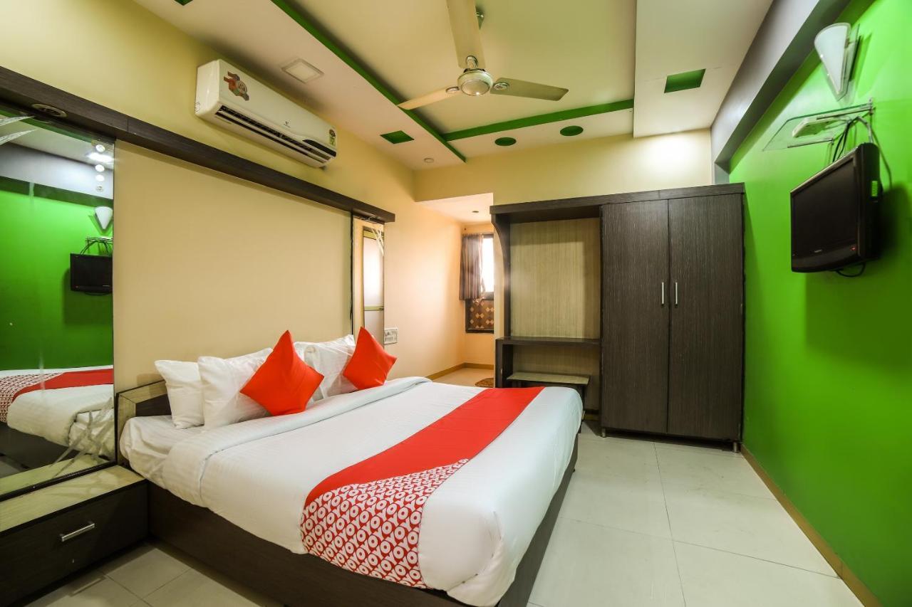 Oyo 69877 Hotel Sarthi Residency Αχμπανταμπάντ Εξωτερικό φωτογραφία