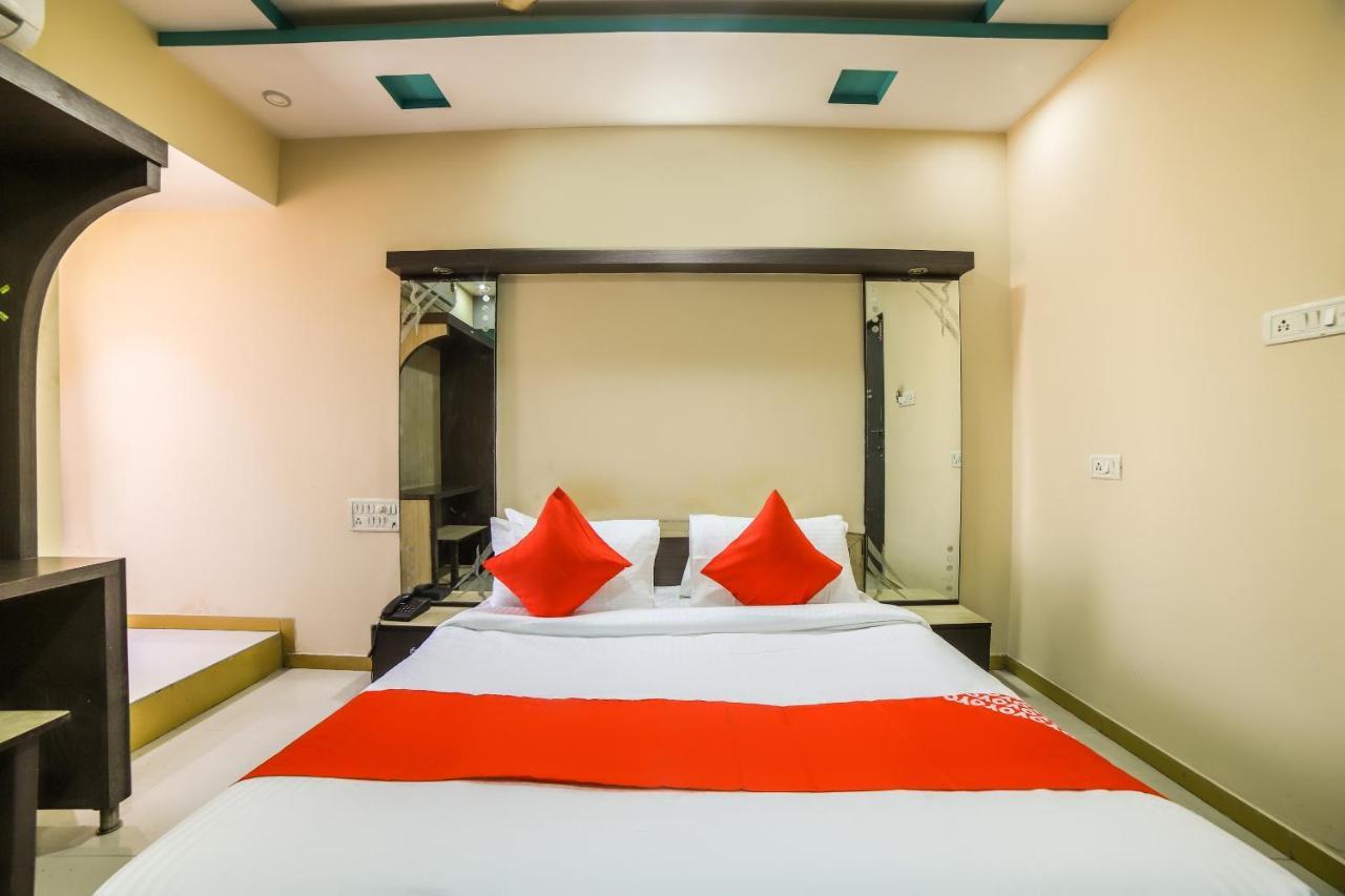 Oyo 69877 Hotel Sarthi Residency Αχμπανταμπάντ Εξωτερικό φωτογραφία