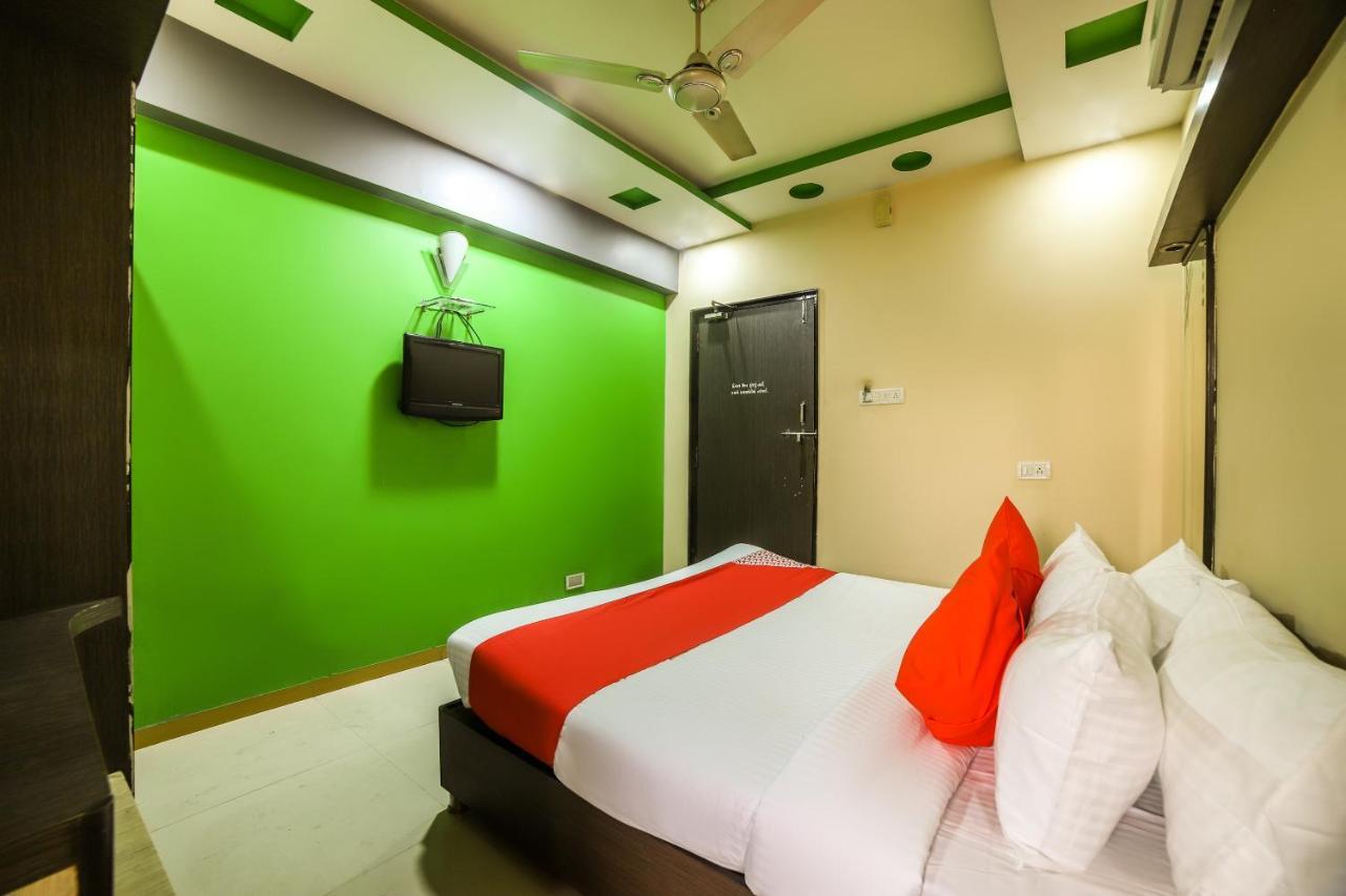 Oyo 69877 Hotel Sarthi Residency Αχμπανταμπάντ Εξωτερικό φωτογραφία