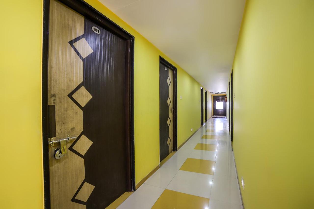 Oyo 69877 Hotel Sarthi Residency Αχμπανταμπάντ Εξωτερικό φωτογραφία