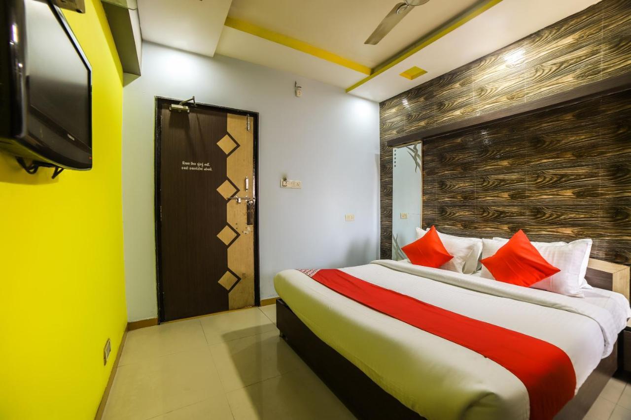 Oyo 69877 Hotel Sarthi Residency Αχμπανταμπάντ Εξωτερικό φωτογραφία