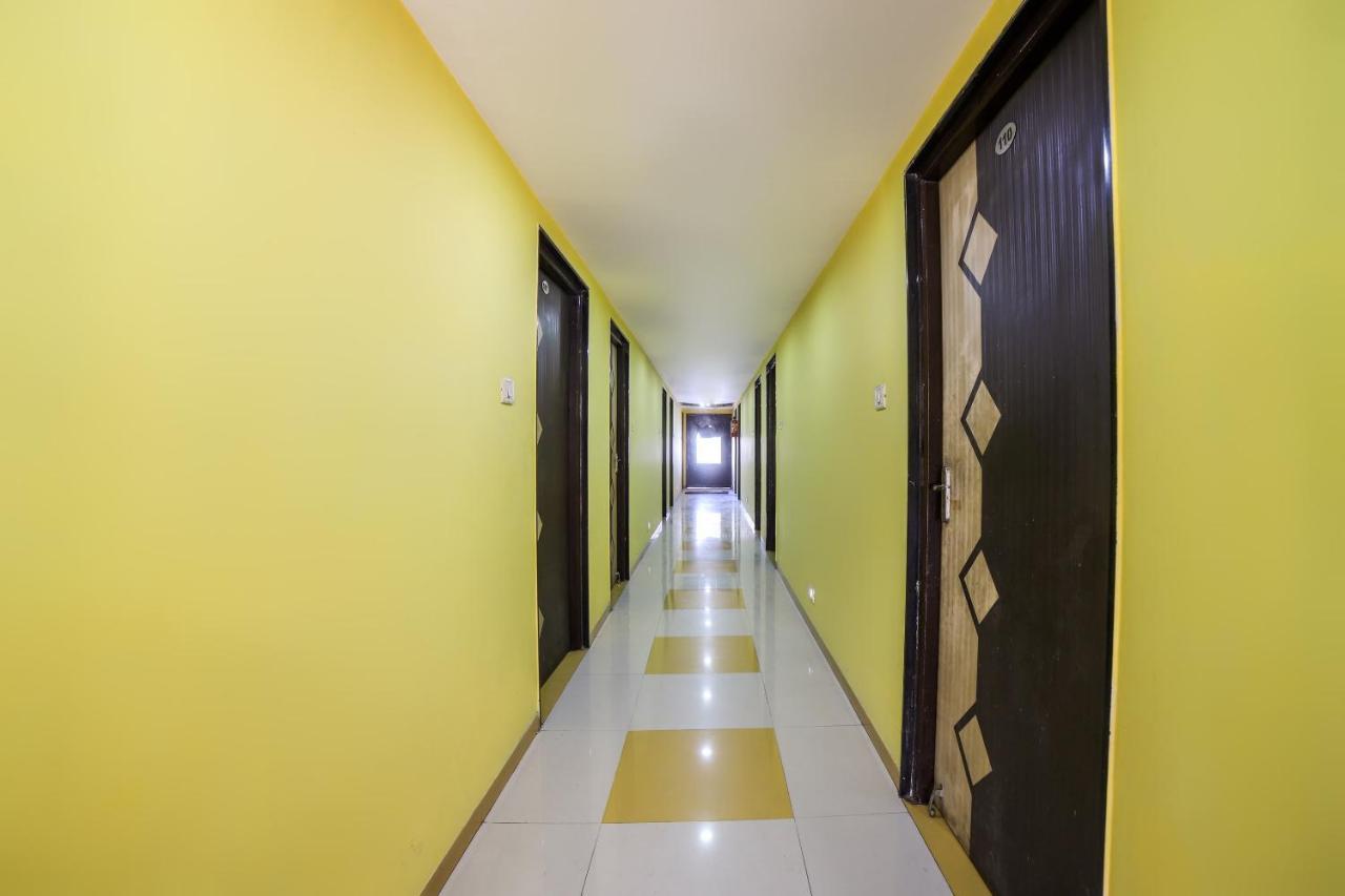 Oyo 69877 Hotel Sarthi Residency Αχμπανταμπάντ Εξωτερικό φωτογραφία