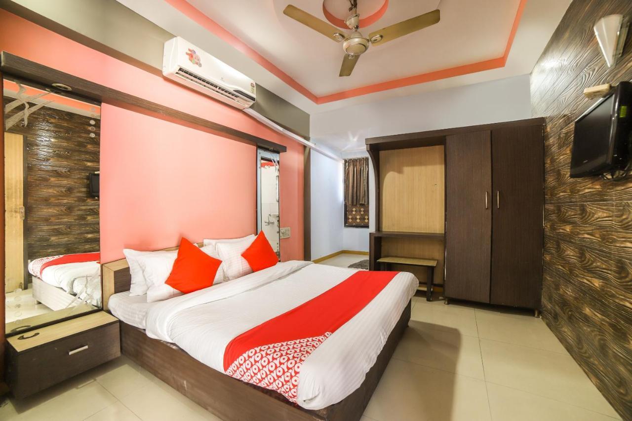 Oyo 69877 Hotel Sarthi Residency Αχμπανταμπάντ Εξωτερικό φωτογραφία