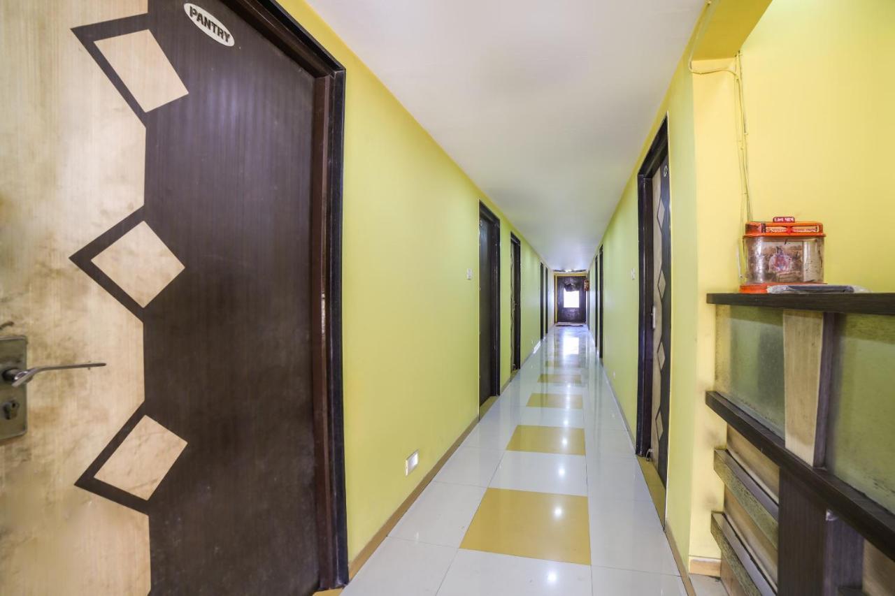 Oyo 69877 Hotel Sarthi Residency Αχμπανταμπάντ Εξωτερικό φωτογραφία