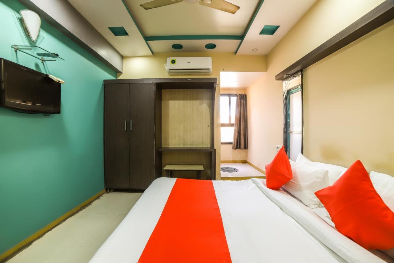 Oyo 69877 Hotel Sarthi Residency Αχμπανταμπάντ Εξωτερικό φωτογραφία
