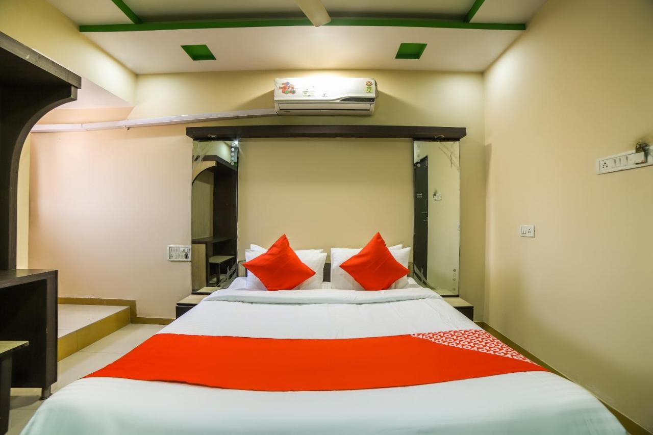 Oyo 69877 Hotel Sarthi Residency Αχμπανταμπάντ Εξωτερικό φωτογραφία